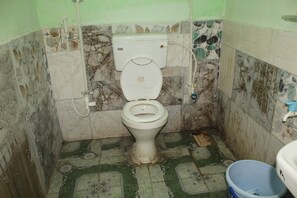 Classic Apartment, Courtyard View | Bathroom | Shower, slippers, towels, soap