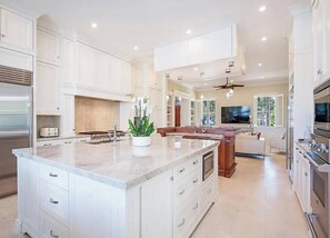 Fridge, microwave, oven, stovetop - Naples Beach Port Royal Luxe Coastal Mansion & Guesthouse with Pool & Hot Tub (Naples)