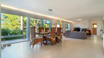 Vila, 6 kamar tidur, teras | Interior