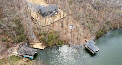 Deep waterfront in a quiet cove! Laid Back at Lake Anna, public side, mid-lake!