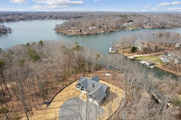A residential area with a large body of water, houses, and docks.