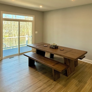 Dining - Deep waterfront in a quiet cove! Laid Back at Lake Anna, public side, mid-lake! (Mineral)