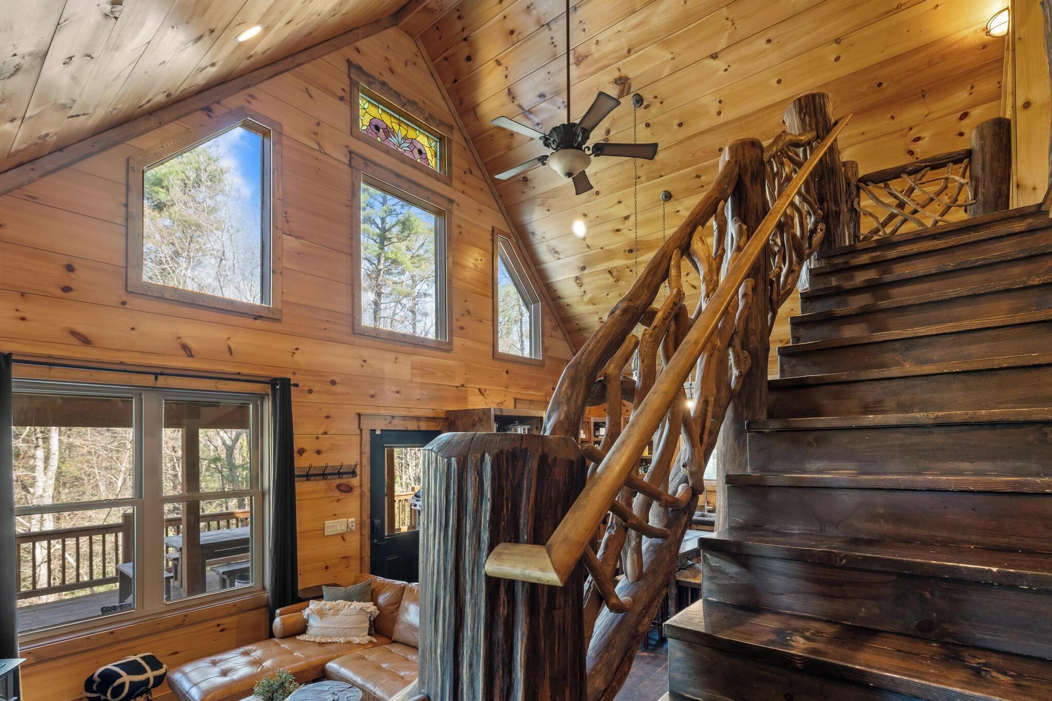 Älytelevisio, videopelejä, DVD-soitin, kirjoja