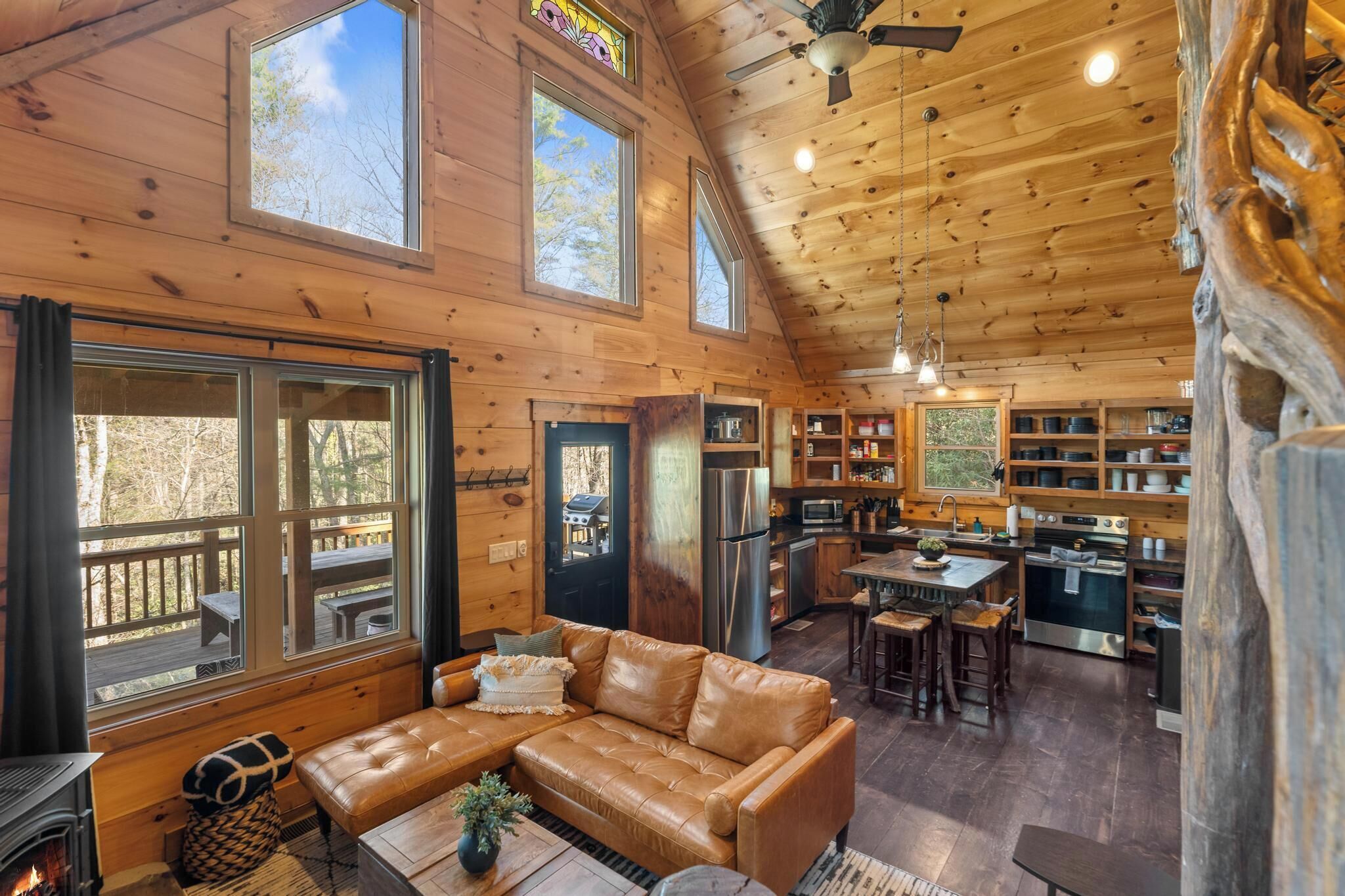 Älytelevisio, videopelejä, DVD-soitin, kirjoja