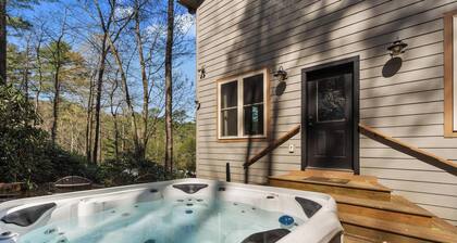 Luxury Cabin Hot Tub, Trails, 2 Ponds & Waterfalls