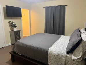 4 bedrooms, iron/ironing board, free WiFi, bed sheets - Level up lounge home. Great family retreat! (McAllen)