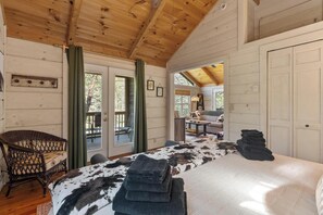 1 bedroom, iron/ironing board, travel cot, free WiFi - Cozy Mountain Retreat with Private Trails & Ponds (Cashiers)