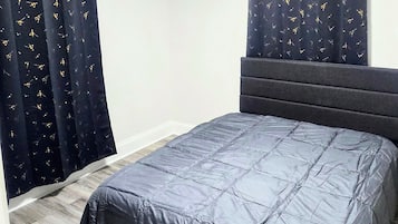 4 bedrooms, iron/ironing board, WiFi, bed sheets