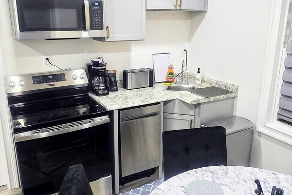 Mikrowelle, Ofen, Herdplatte, Geschirrspüler