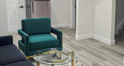 Modern & Renovated 4 Bedroom Apt - 5 min walk to the Falls