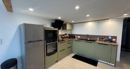 4-bedroom house with pool and air conditioning