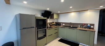 4-bedroom house with pool and air conditioning