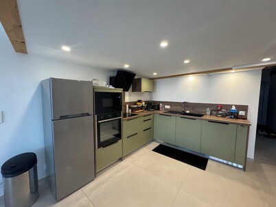 4-bedroom house with pool and air conditioning