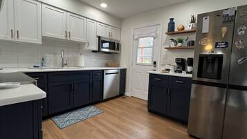 Coffee/tea maker, fridge, microwave, oven
