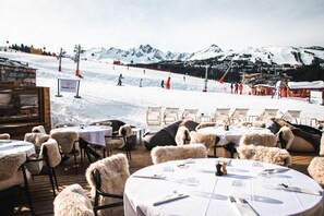 Outdoor dining - Wifi, 100m from resort center, 6th floor, view exceptional/ski slopes/mountain, fitness, sauna (Courchevel)