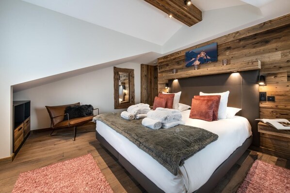 4 bedrooms, WiFi, bed sheets