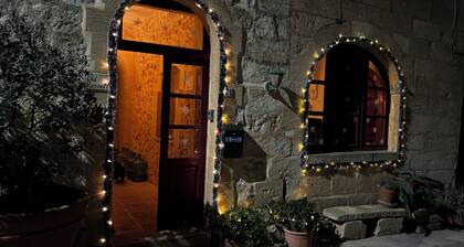 Farmhouse in Sannat Gozo.-Private pool-bbq-fireplace for special moments.