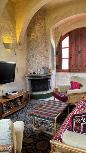 Living area - Farmhouse in Sannat Gozo.-Private pool-bbq-fireplace for special moments. (Ta' Sannat)