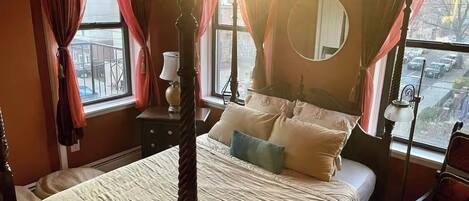 3 habitaciones, tabla de planchar con plancha, wifi y ropa de cama