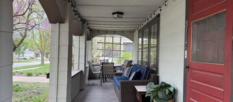 Spacious 4-bedroom house central to Des Moines near Drake Univ. Fenced yard