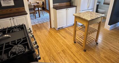 Spacious 4-bedroom house central to Des Moines near Drake Univ. Fenced yard