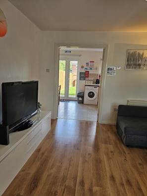 ทีวีจอแบน