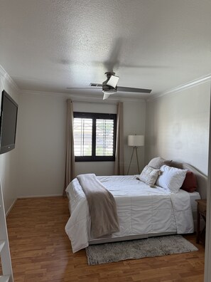 4 bedrooms, iron/ironing board, WiFi, bed sheets - 4BR Spacious Coachella Getaway (Coachella)