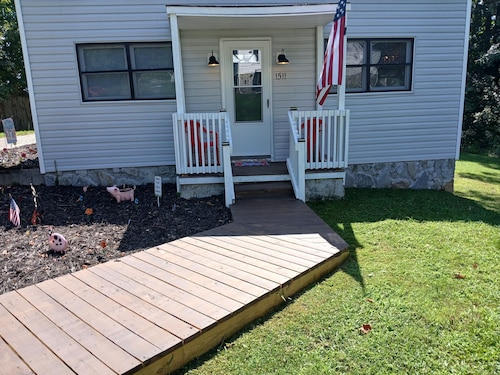 PROMO 10% WEEKLY/20% MONTHLY Pet Friendly, Home, private fenced yard.