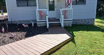 PROMO 10% WEEKLY/20% MONTHLY Pet Friendly, Home, private fenced yard.