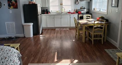PROMO 10% WEEKLY/20% MONTHLY Pet Friendly, Home, private fenced yard.