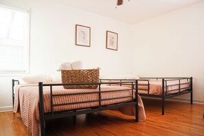 2 bedrooms, bed sheets - Charming 2-bedroom house in West Palm Beach (West Palm Beach)