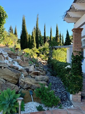 المنطقة المحيطة بالمنشأة