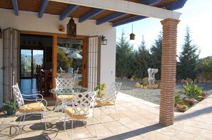 تناول الطعام بالخارج