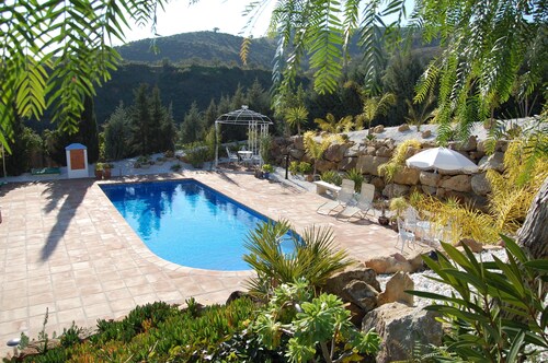 3 bed villa surrounded with tropical gardens with private pool 2 km from town.
