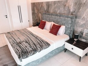 2 habitaciones, tabla de planchar con plancha, wifi y ropa de cama