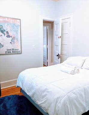 2 bedrooms, iron/ironing board, WiFi, bed sheets