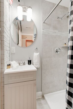 Hair dryer, soap, shampoo, toilet paper - Sports Fans Welcome • 2BR/2BA by Vandy (Nashville)