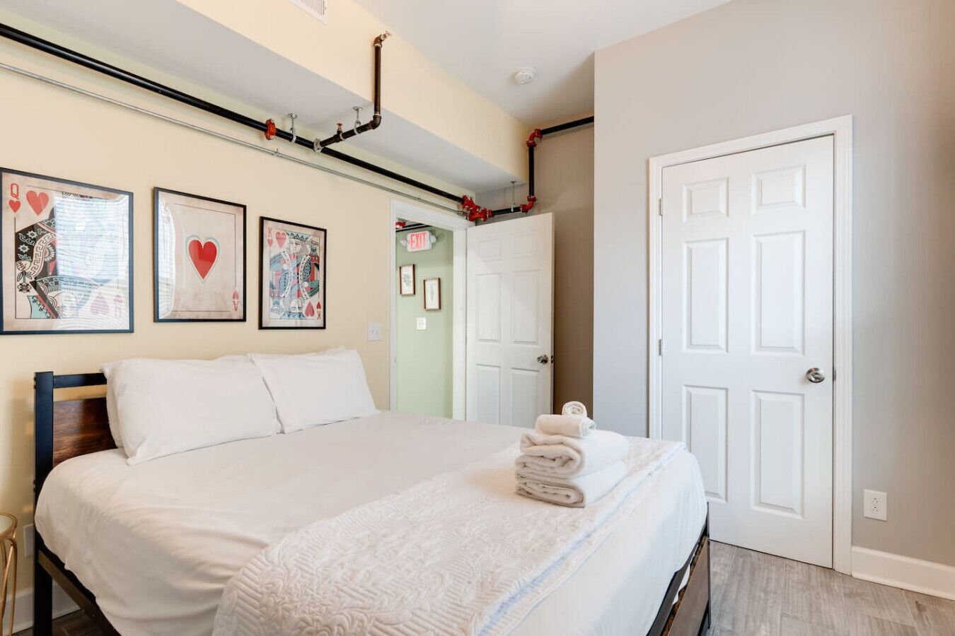 2 bedrooms, iron/ironing board, travel cot, WiFi