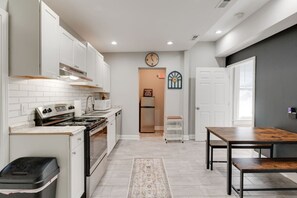 Fridge, microwave, oven, stovetop - Sports Fans Welcome • 2BR/2BA by Vandy (Nashville)