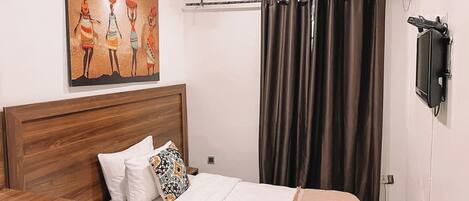 1 habitación, tabla de planchar con plancha, wifi y ropa de cama