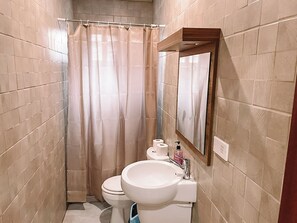 Douche, serviettes fournies