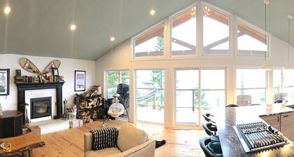 Welcome to the HighSide..Charming 3-bedroom cottage in delightful Thunder Bay