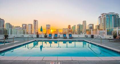 1 Bedroom Condo with Rooftop Amenities – Pool, Jacuzzi & Breathtaking City Views