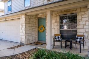 Exterior detail - Spacious 5BR / Perfect for Families & Groups (Universal City)