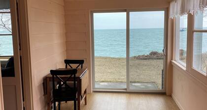 Cozy cottage with WiFi in East Tawas - 3 bedrooms