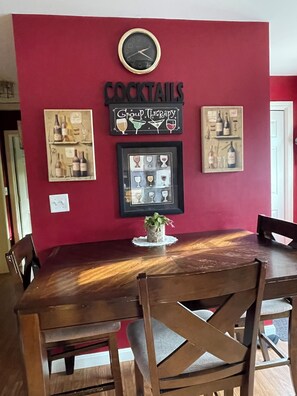 Dining - Spacious 4-bedroom house with AC, WiFi in superb Trenton (Trenton)