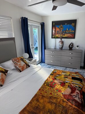 3 habitaciones, tabla de planchar con plancha, wifi y ropa de cama 