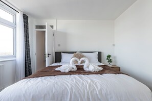 4 bedrooms, desk, iron/ironing board, travel crib