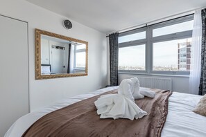 4 bedrooms, desk, iron/ironing board, travel cot