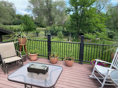 3-bedroom house in lovely Pierre with AC, WiFi. Super host on the other site